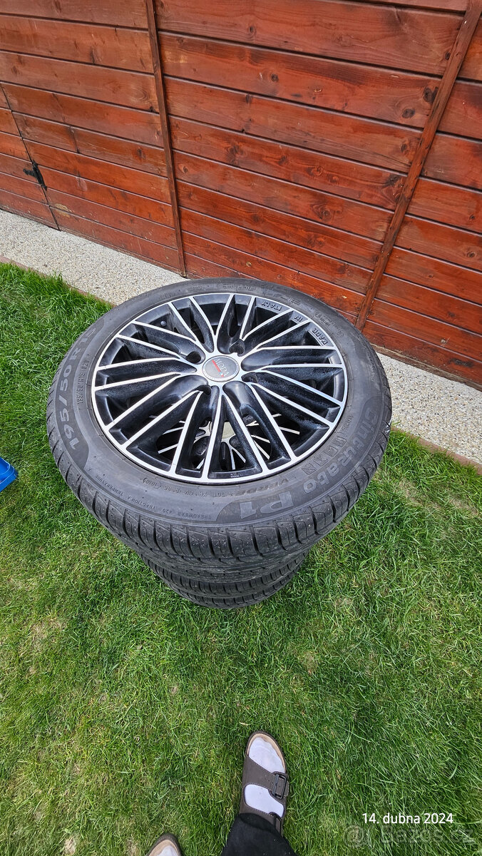 4x ALU kola + 4x Pirelli 195/50 R15 letní 80% vzorek