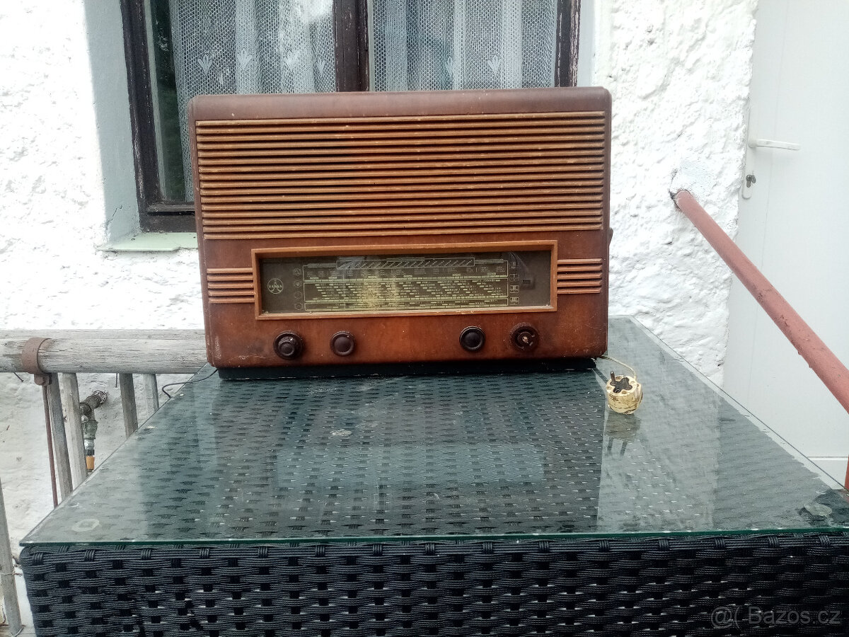 Starožitné rádio Tesla Přelouč 605 A Blaník.