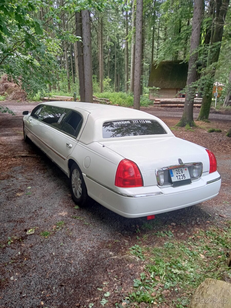 Prodám limuzína Lincoln Towncar