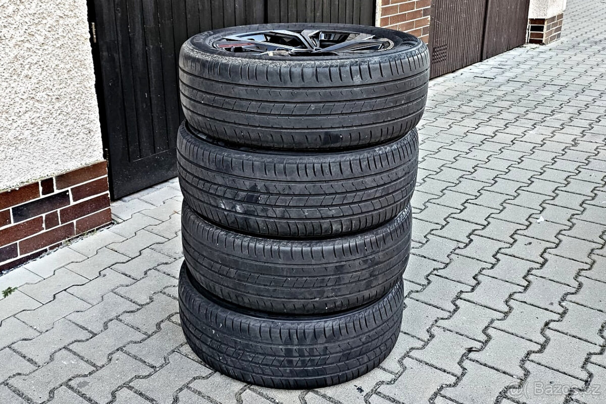 sada pneu KUMHO ECSTA HS51 215/55 R18