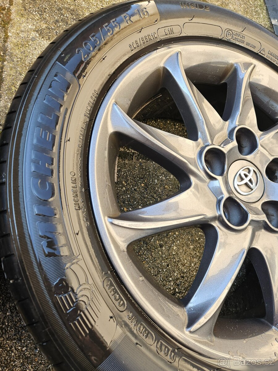 Alu Toyota Auris/ Avensis 16" vč. letních pneu Michelin