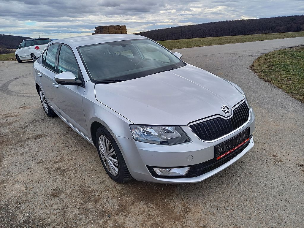 Škoda Octavia 1.6 TDi-digiklima-ČR-serviska