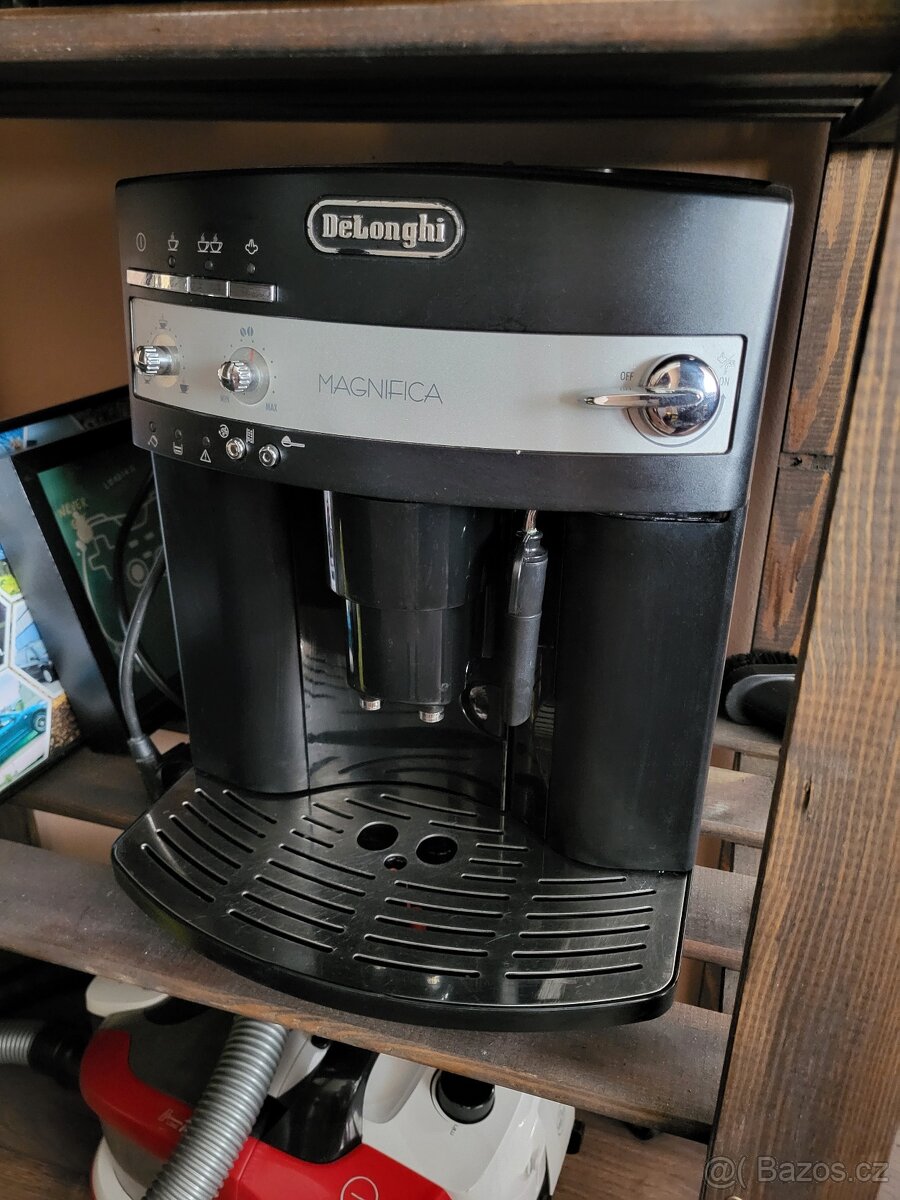 Kávovar DeLonghi EAM3000.B