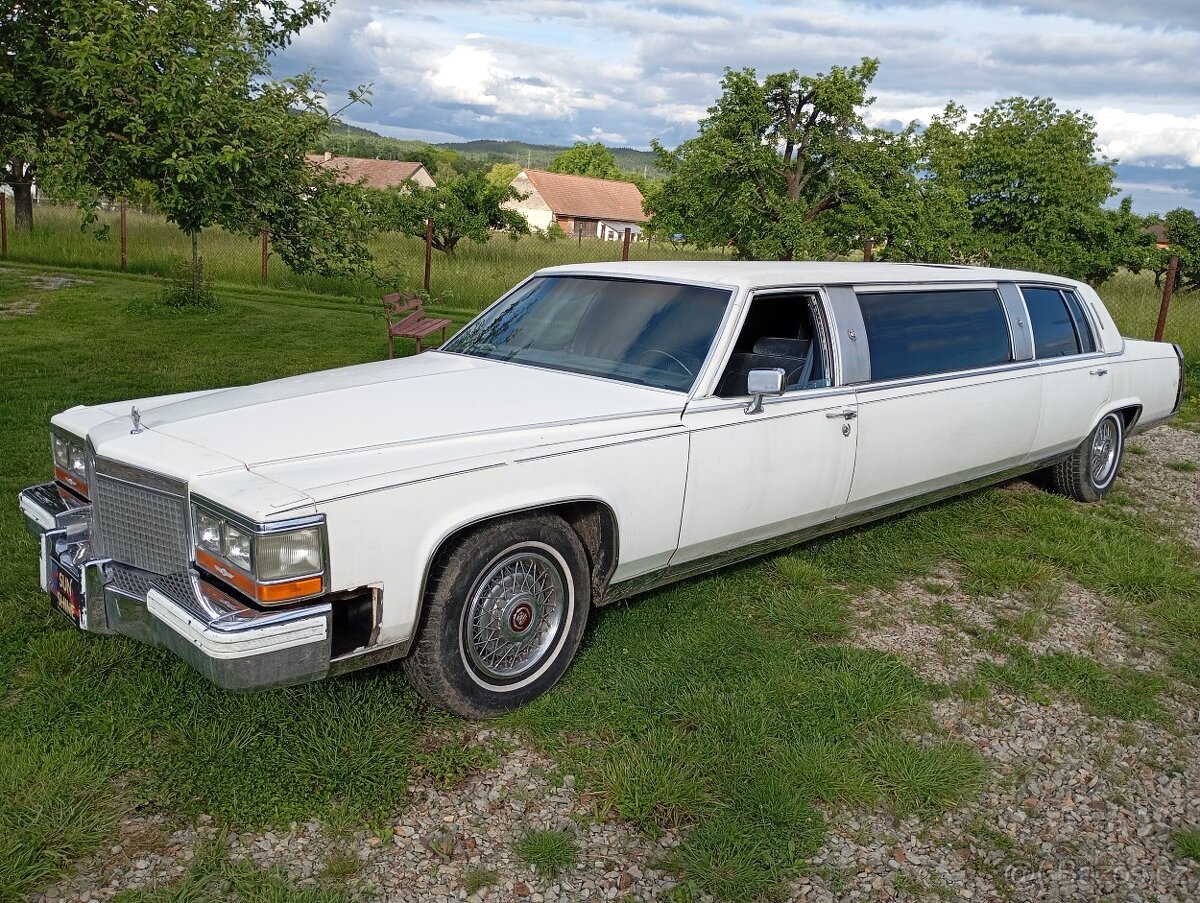 1988 Cadillac Fleetwood Brougham 5.0L, limo.