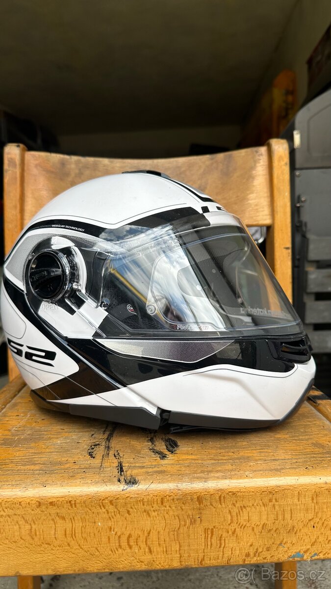 výklopná helma na motorku LS2