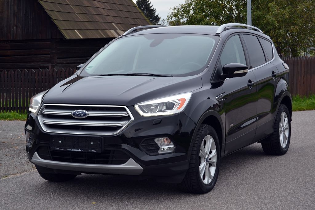 Ford Kuga II 2.0 TDCi 110kW Titanium 4x4 facelift TOP STAV