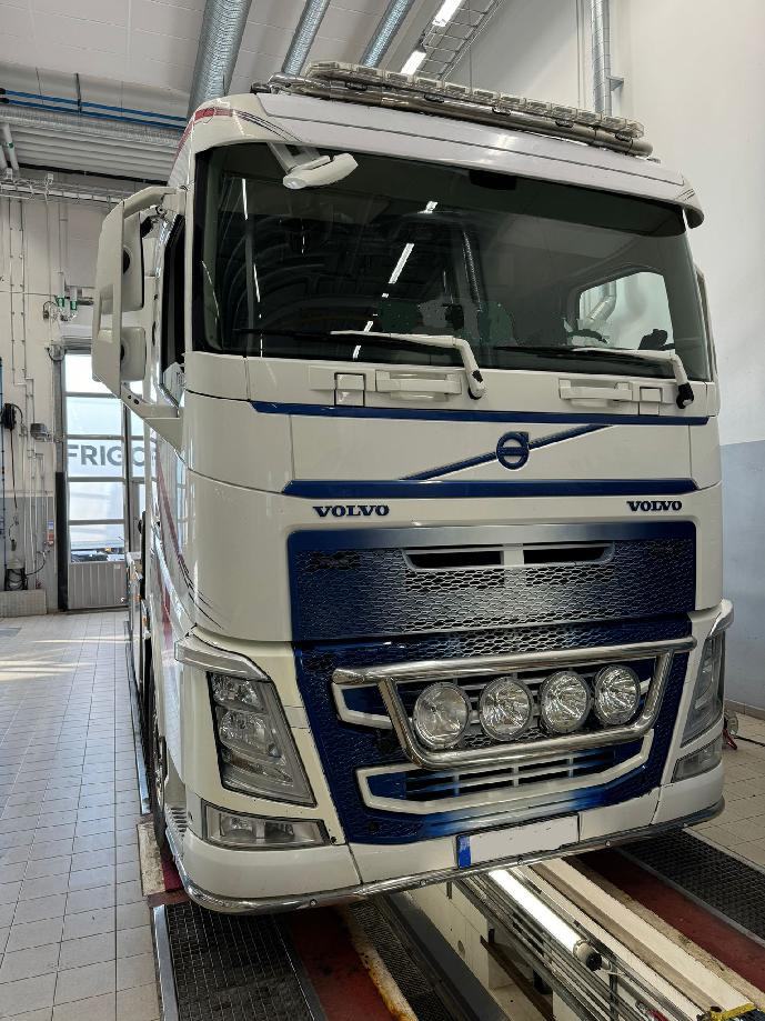 Volvo FH420 6x2 nosič kontejneru s hydraulickou rukou