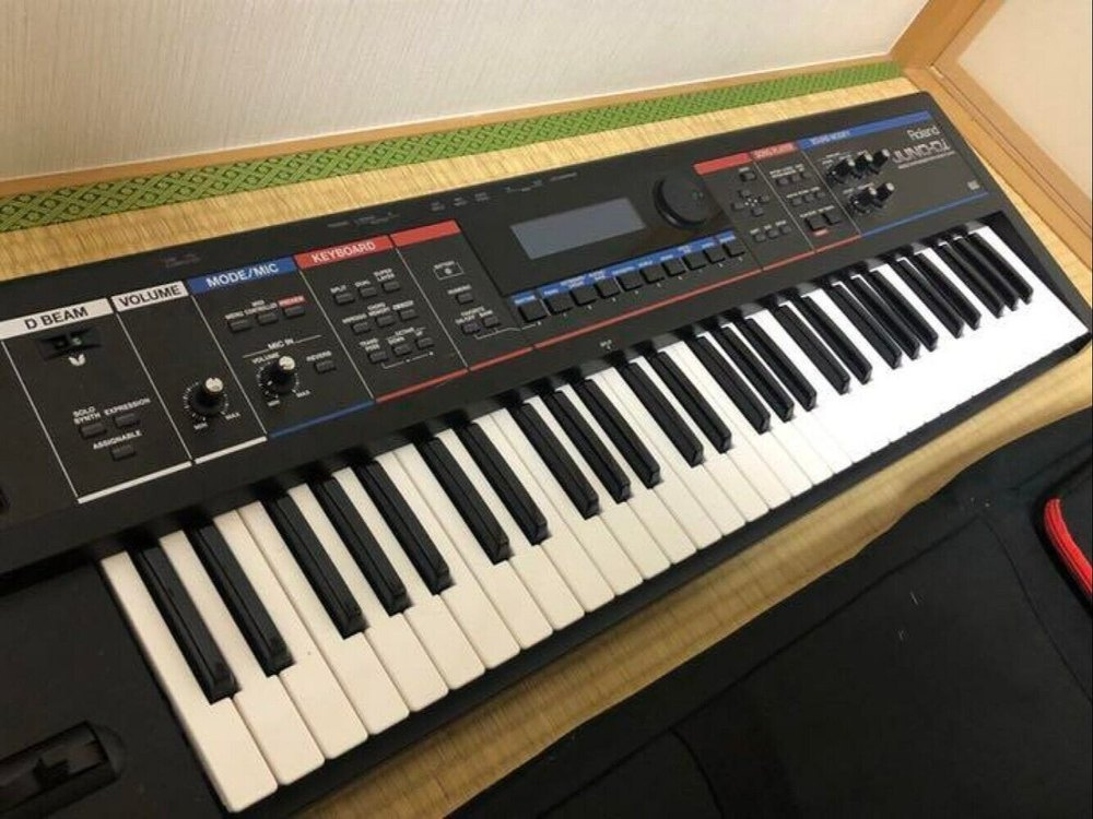 Prodám syntezátor Roland Juno-Di v super stavu