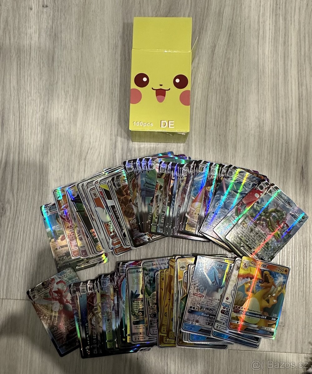 100 kusů karet Pokémon + dve alba