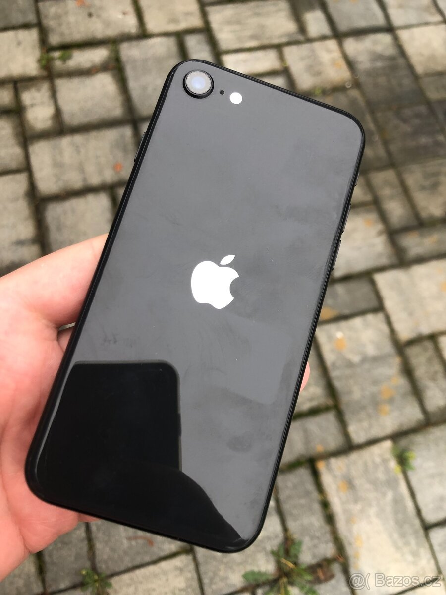 iPhone SE 2020 64Gb v zachovalém stavu