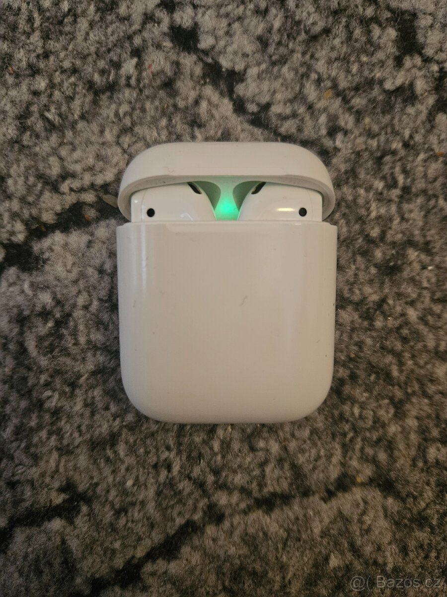 Apple AirPods 2. generace