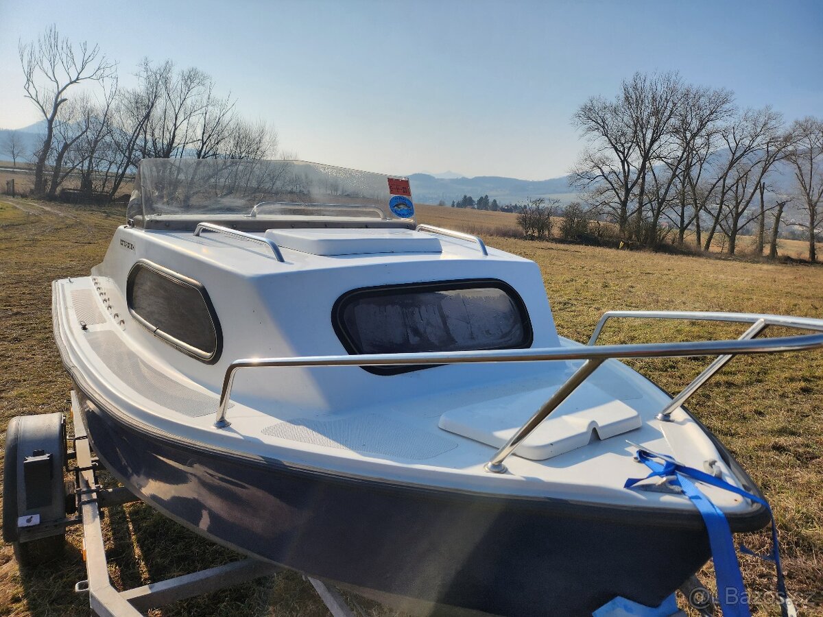 Kajutova loď, dalk. Řízení, motor 5-40hp,  vlek