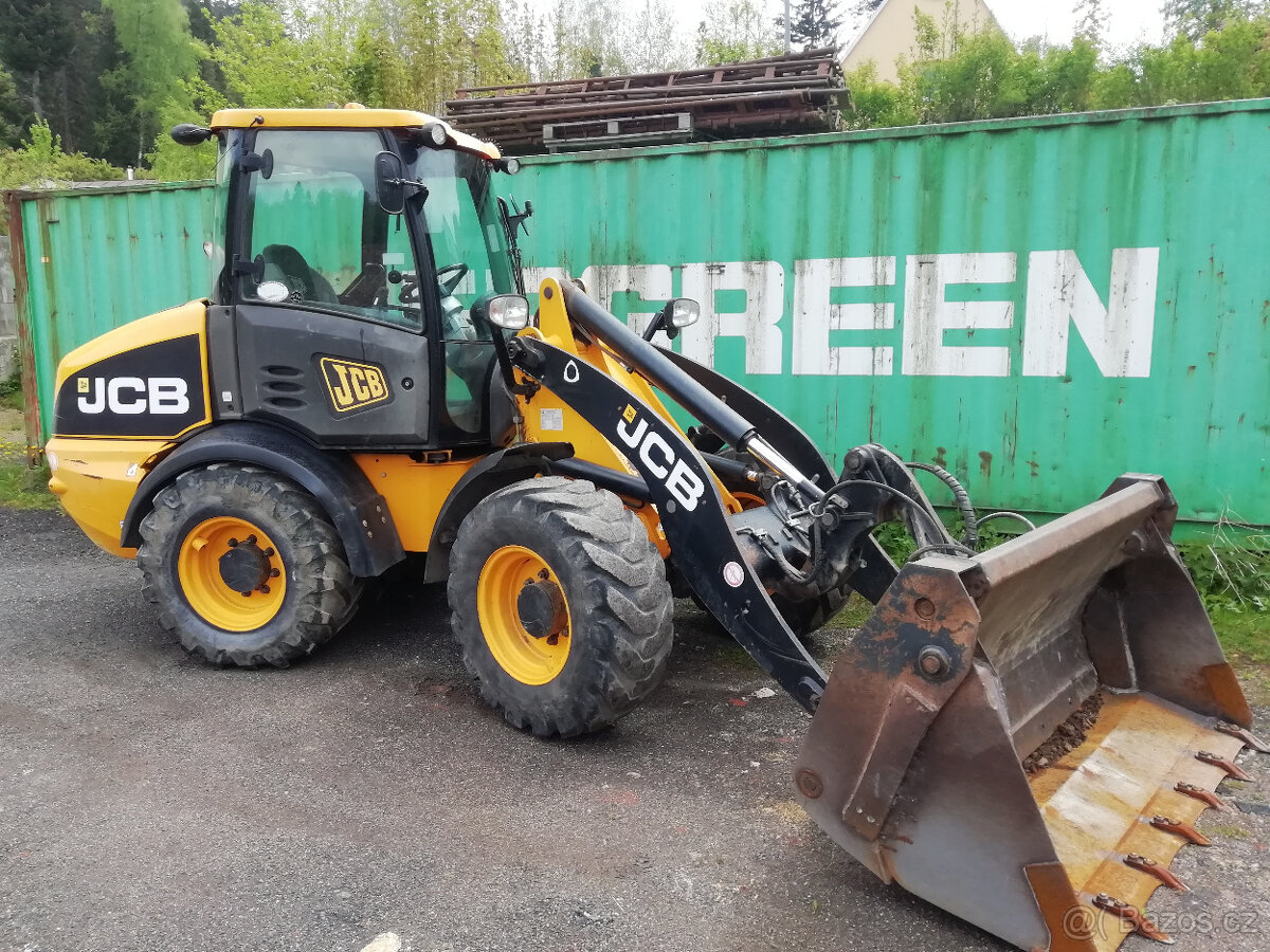 Kloubový nakladač JCB 409B, r.v. 2014, najeto 6200 Mth,