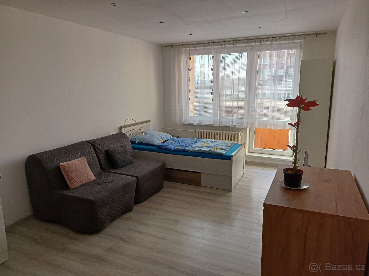 Pronájem bytu 1+kk s lodžií, 26 m²