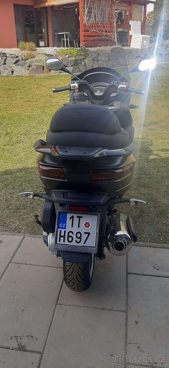 Piaggio MP3 500