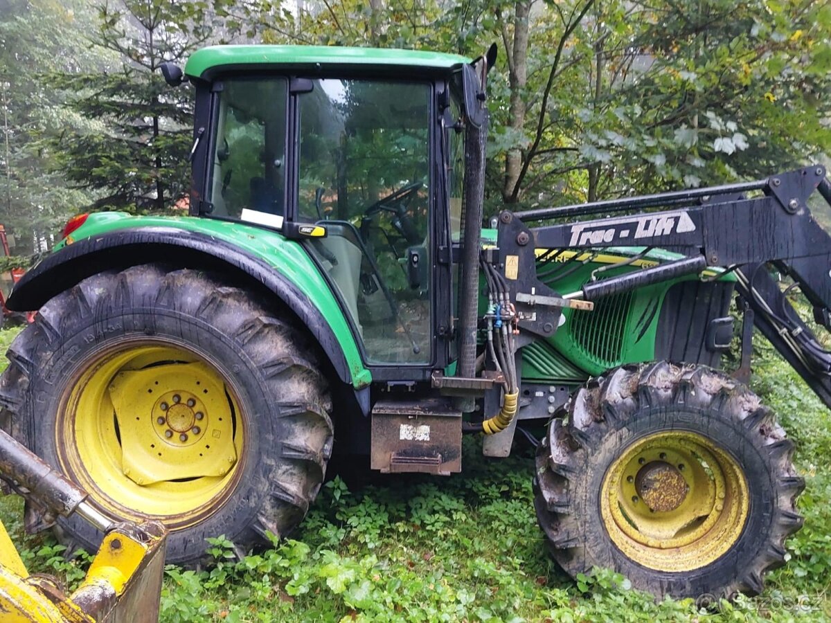 John Deere 6220 SE s čelním nakladačem