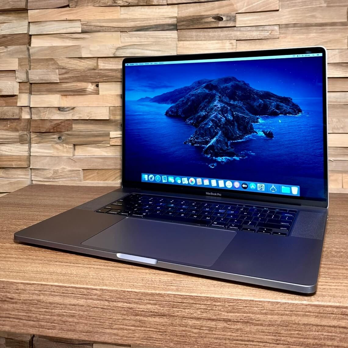 MacBook Pro 16, i9,2019, 32GB RAM, 1TB SSD ZARUKA