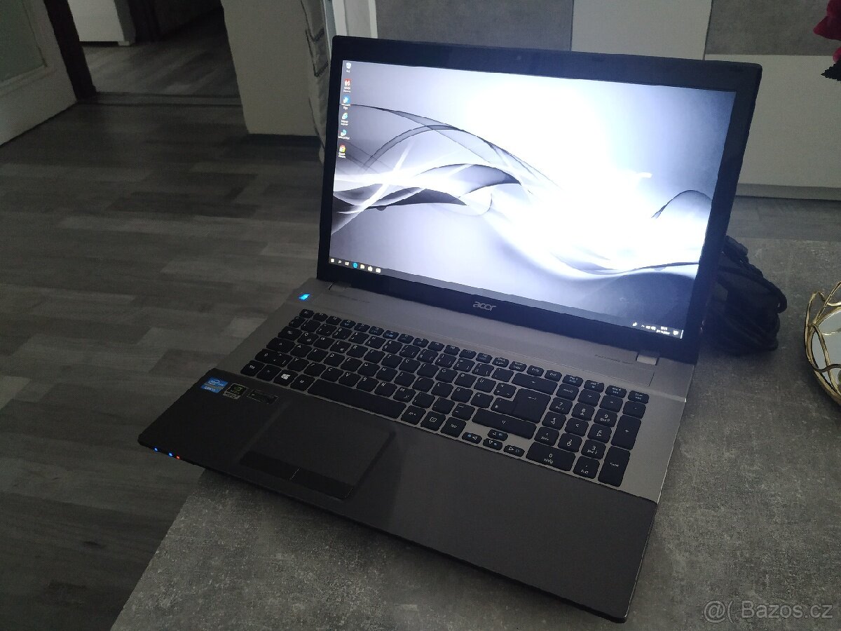 Acer V3771G