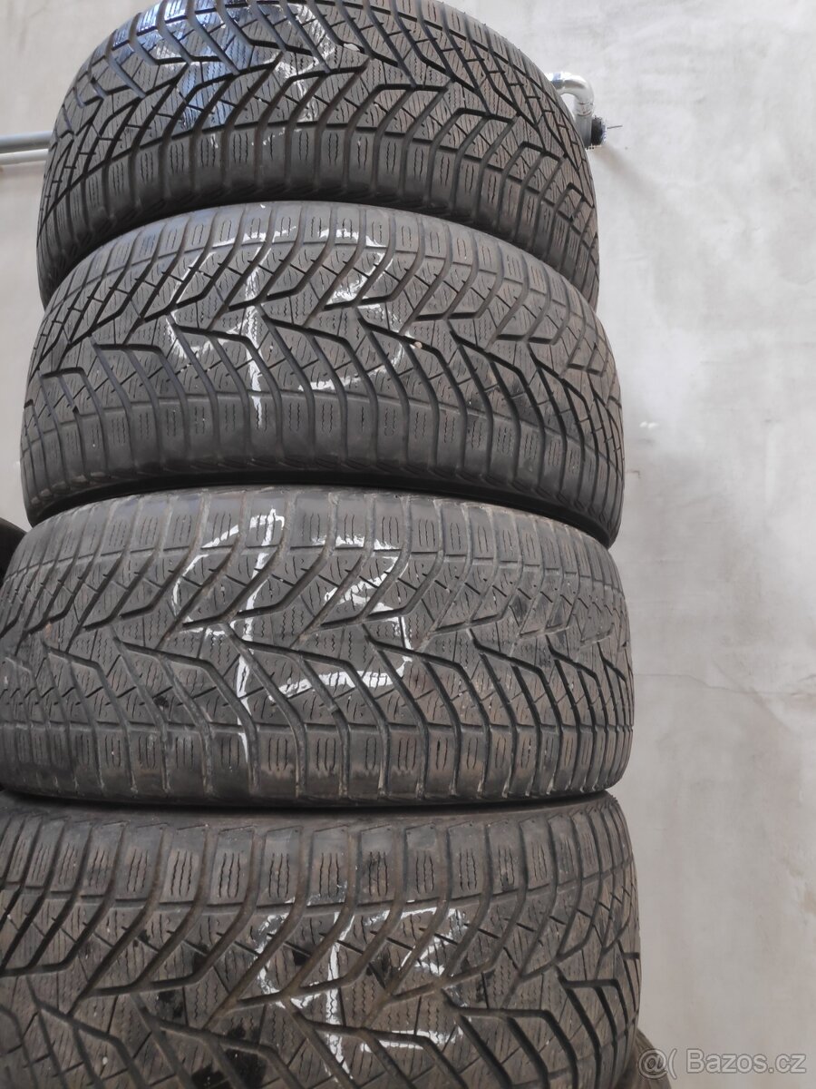 235/45R17 97V Yokohama BlueEarth Winter V 905