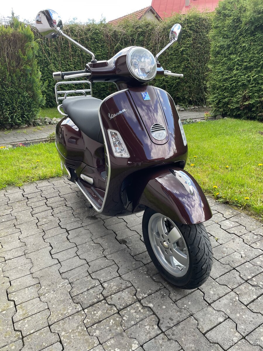 Piaggio Vespa GTS250i.e.