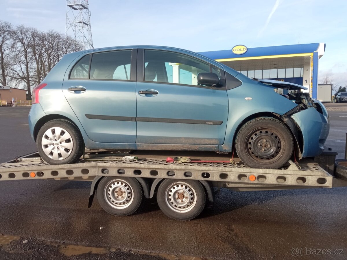 Toyota Yaris 1,3-64Kw--2006--náhradní díly