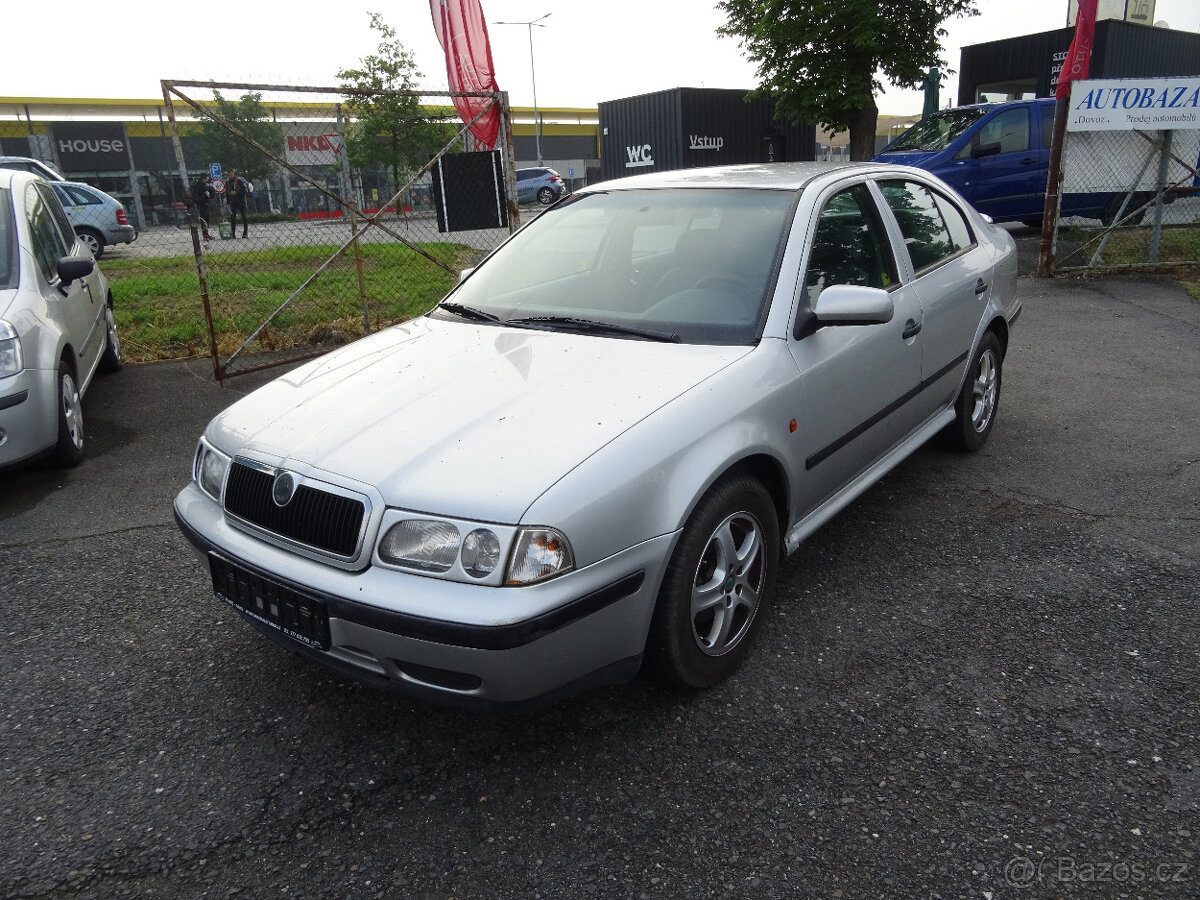 Škoda Octavia 1,6i - AUTOMAT, servis. knížka