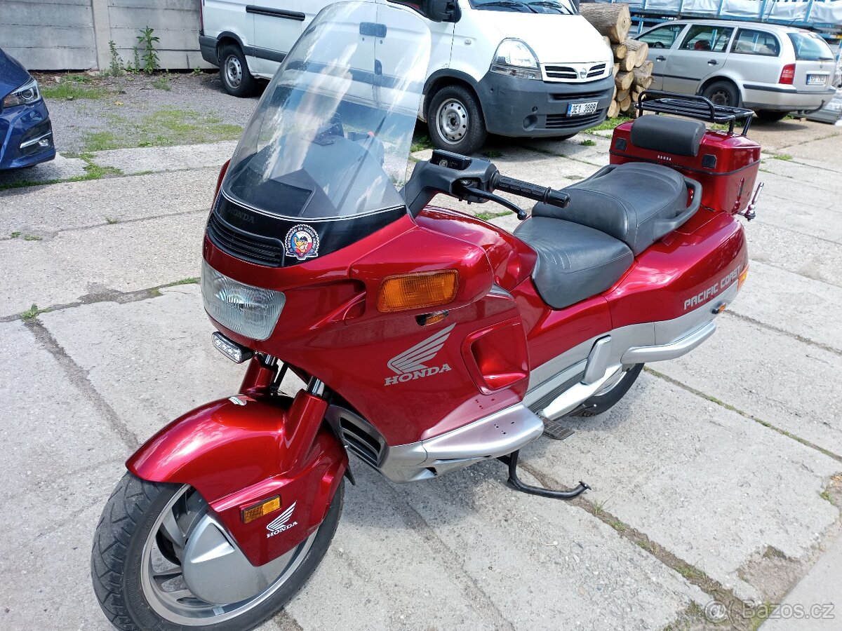 Honda PC 800 Pacific coast