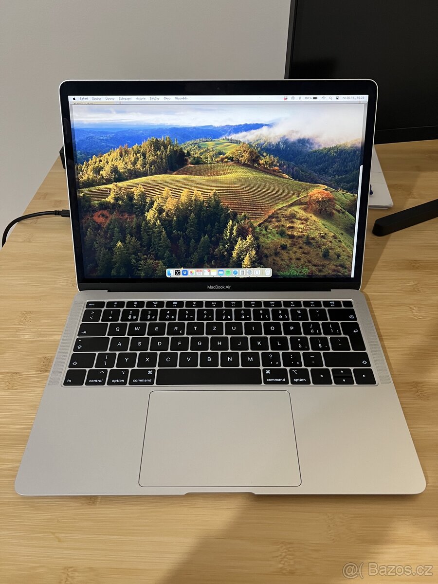 Apple Macbook Air 2018 stříbrný - 8GB RAM/128GB SSD