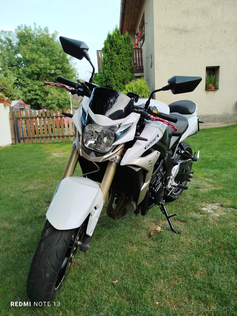 Suzuki GSR 750