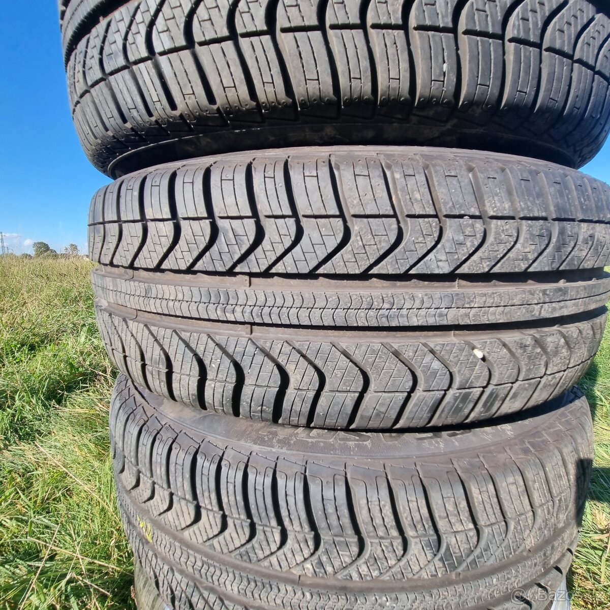 215/55/17 Pirelli zimní  4ks 8mm Superb VW