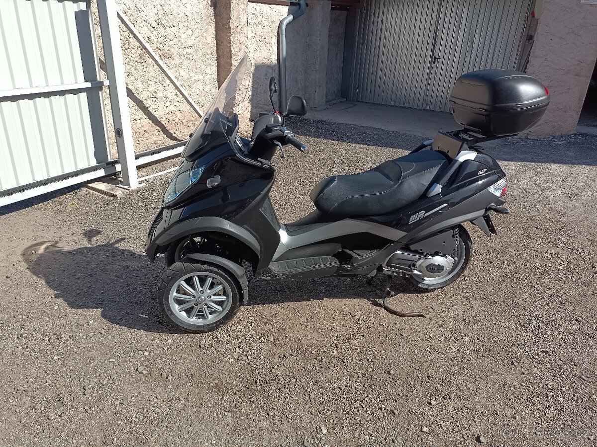 Piaggio MP3 300i kufr  cz doklady v ceně