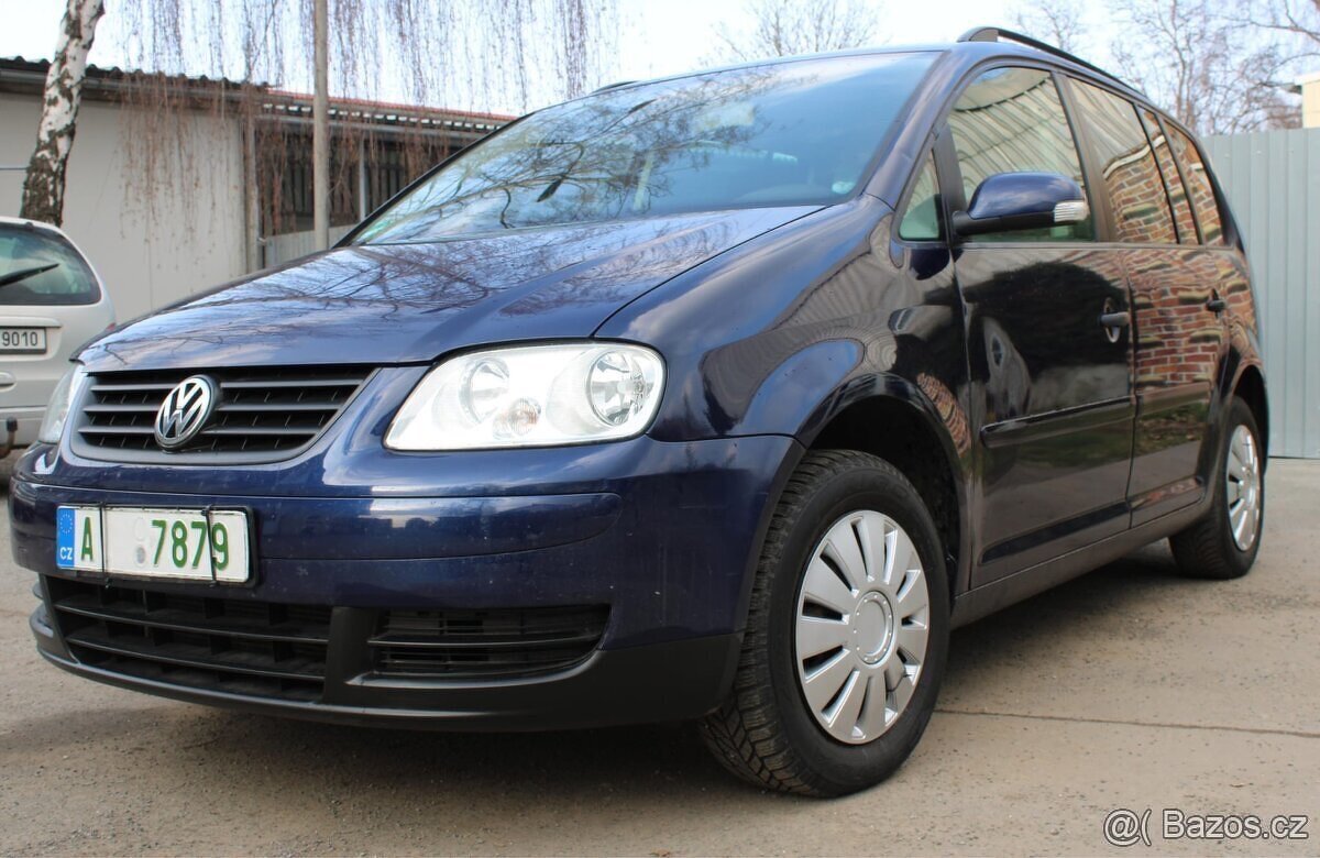 VW TOURAN 1.6 TRENDLINE, 7 MÍST, TAZNE, NOVÁ STK, SERVISKA