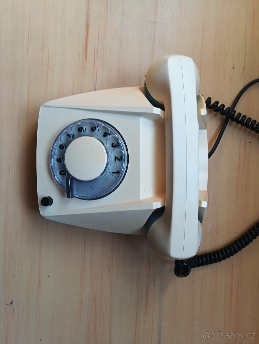 Retro telefon Tesla