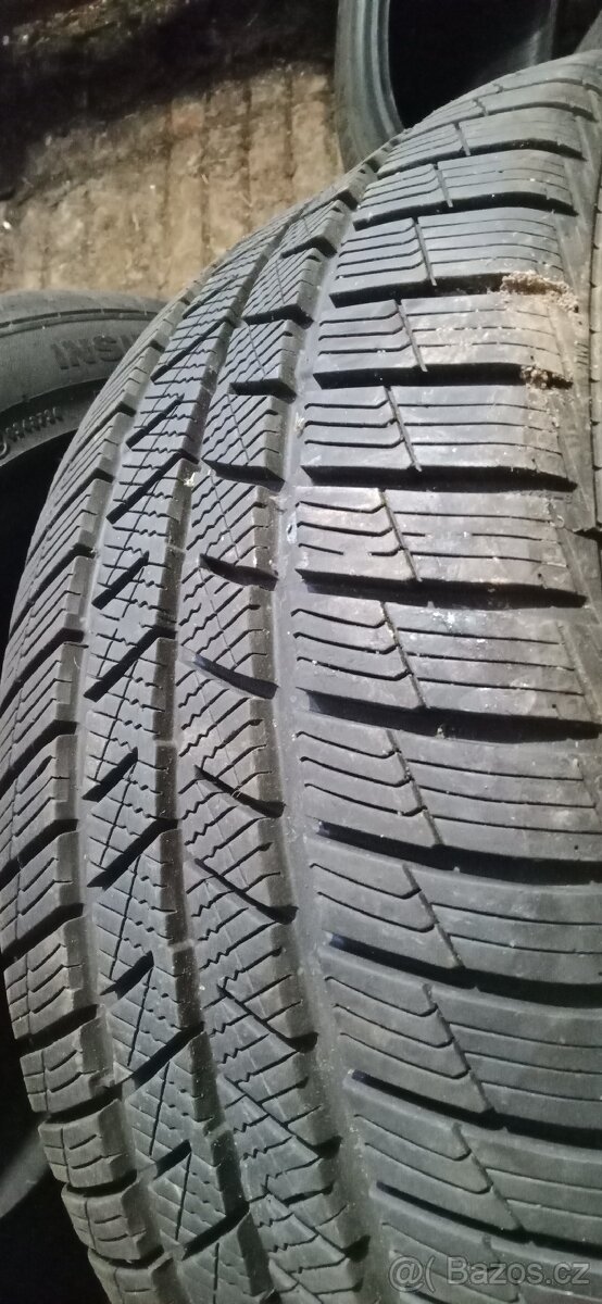 1x 245/45 R18 V XL Barum polaris 5