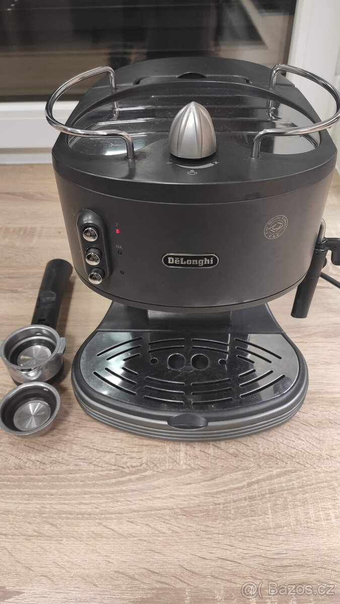 Pákový kávovar Delonghi EC300