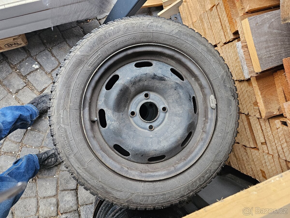 4x zimní pneu Goodyear Ultra grip 185/65/r15, Peugeot 4x108