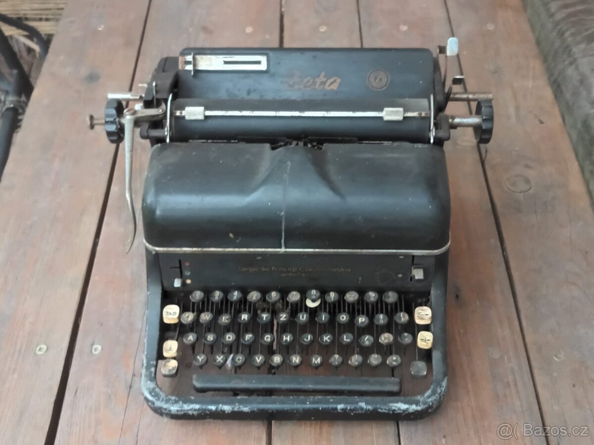 Starý psací stroj - dohodou
