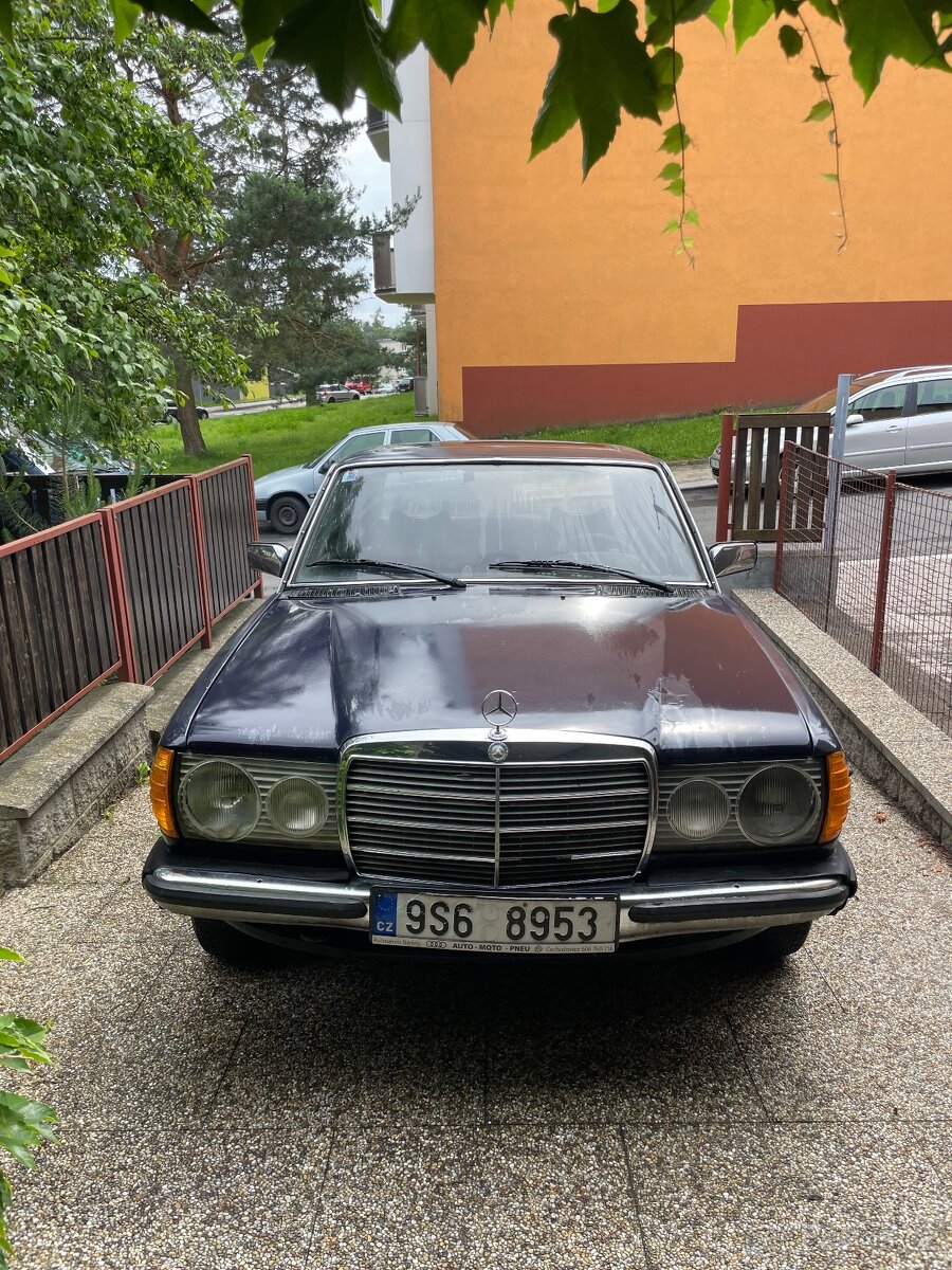 Mercedes Benz w123 PIANO 200D