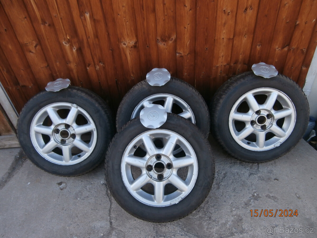 sada celoroční 185/60R 14  s orig.Alu disky vw