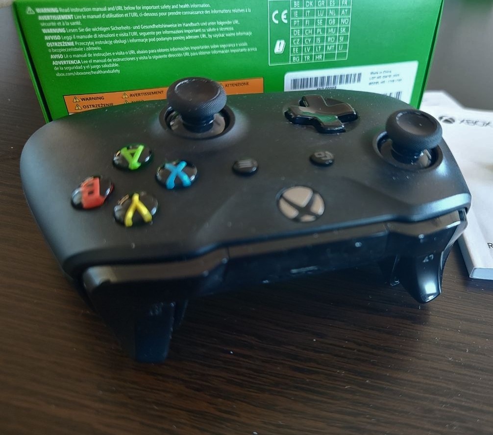 Xbox Wireless Bluetooth Controller.