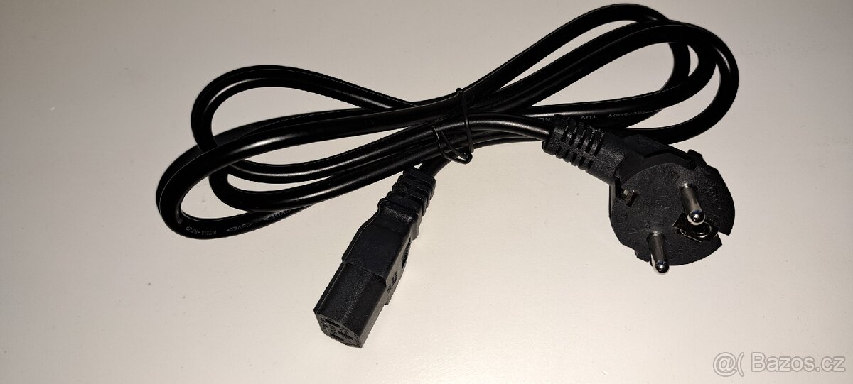 Napájecí kabel IEC-zásuvka k PC atd / 1.5m