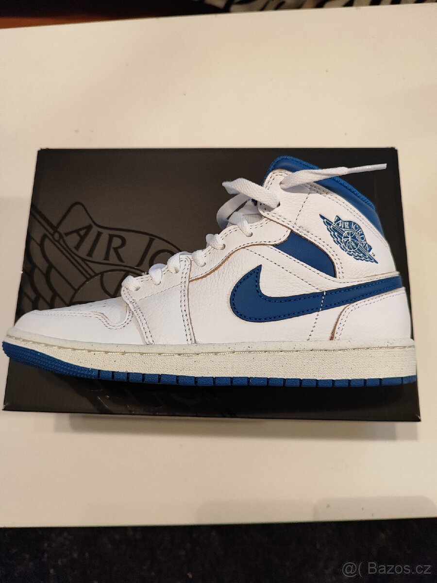 Air Jordan 1 Mid SE "Industrial Blue"
