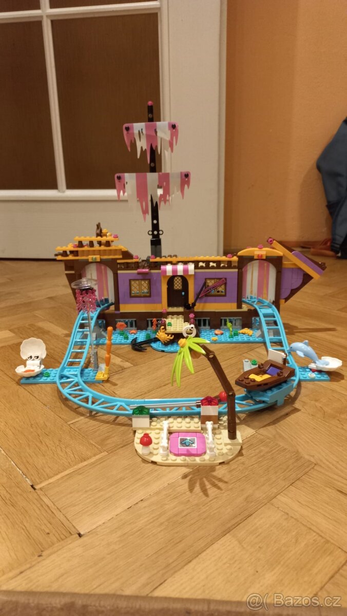 Lego Friends - zábavný park na molu