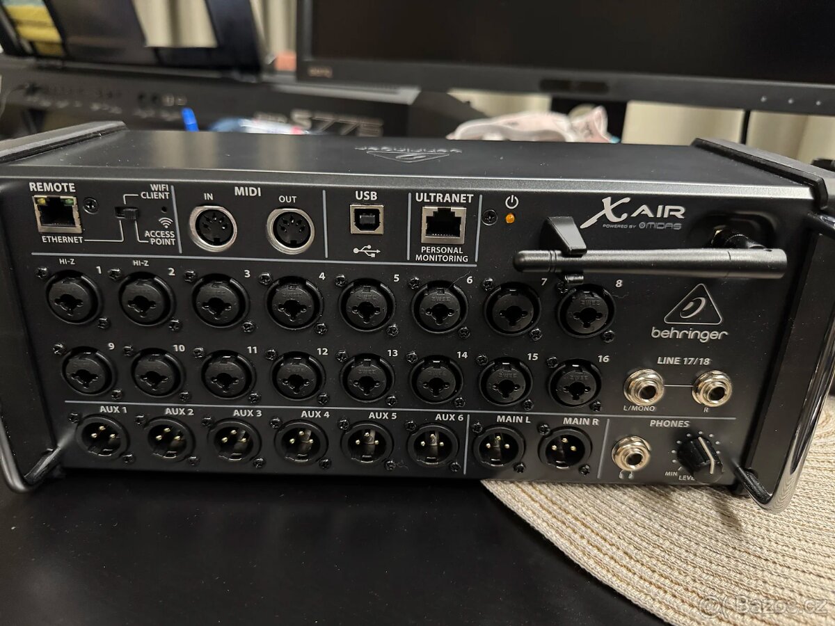 Behringer XR18