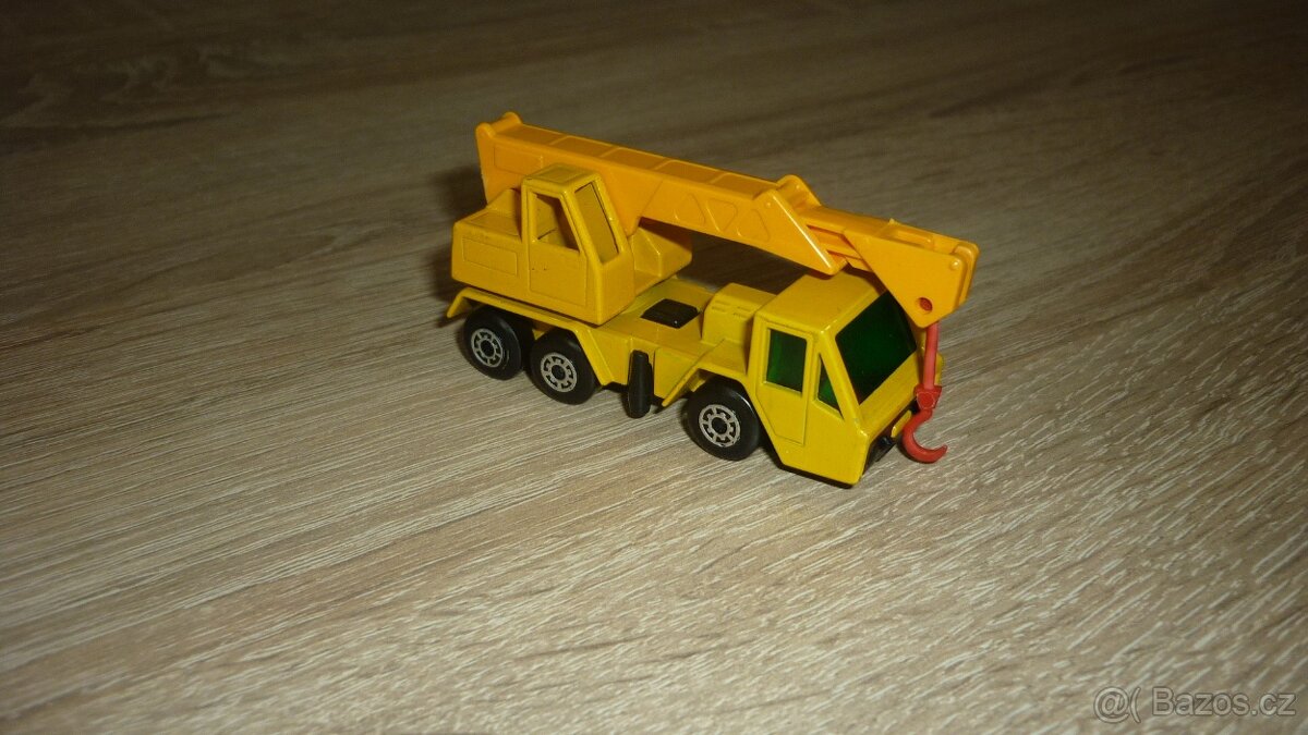 MATCHBOX SF CRANE TRUCK ENGLAND NO 49 1976 TOP STAV