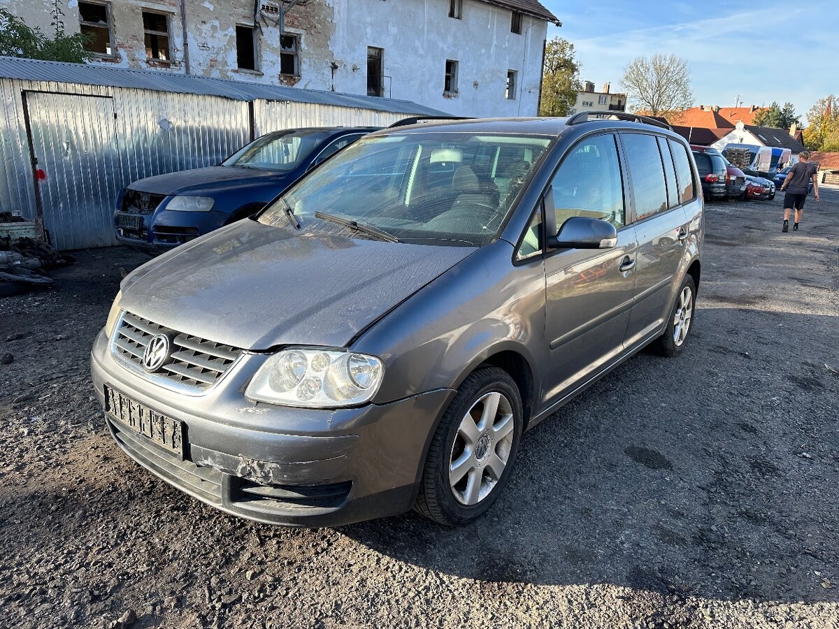 Rozprodám VW touran 2.0tdi DSG Typ motoru BMM