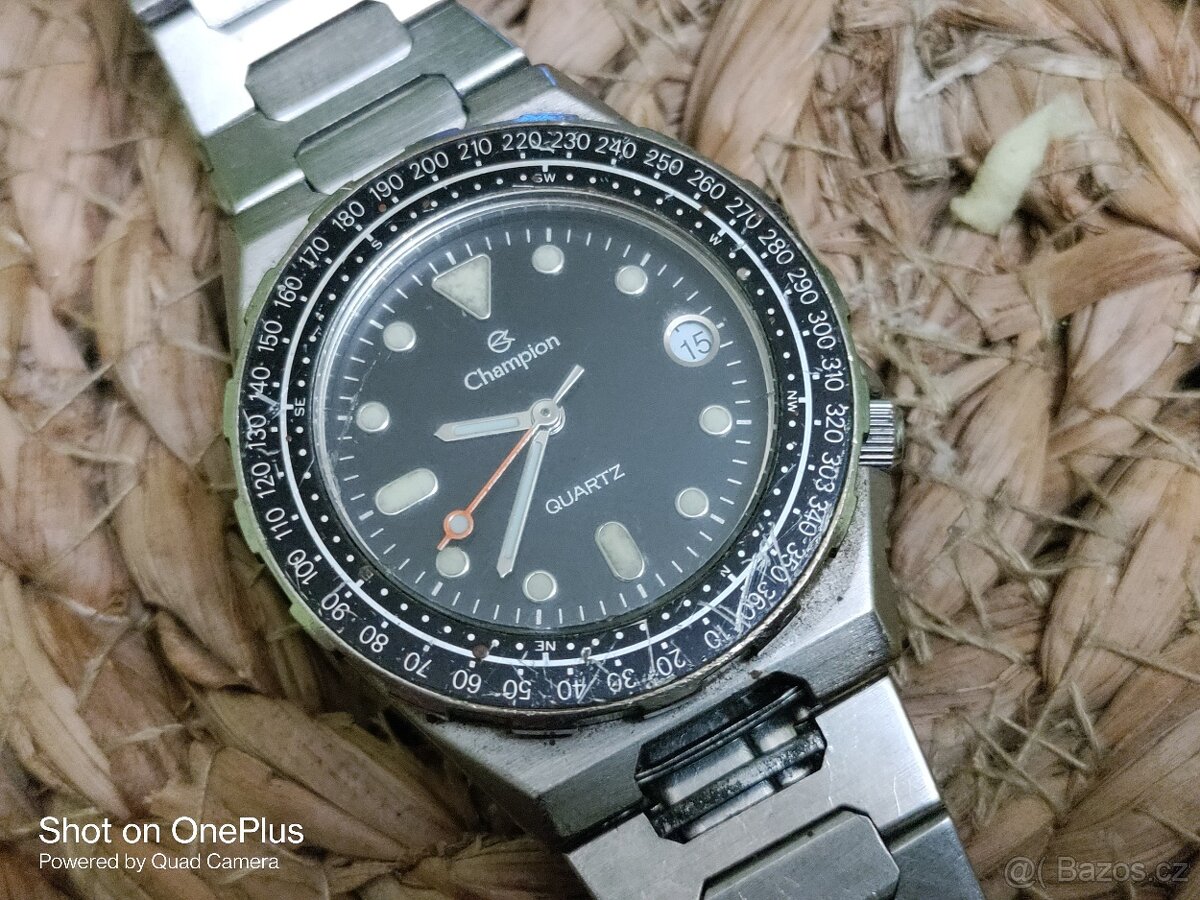 Staré hodinky Champion Quartz Manaus s datumovkou,cca 1980