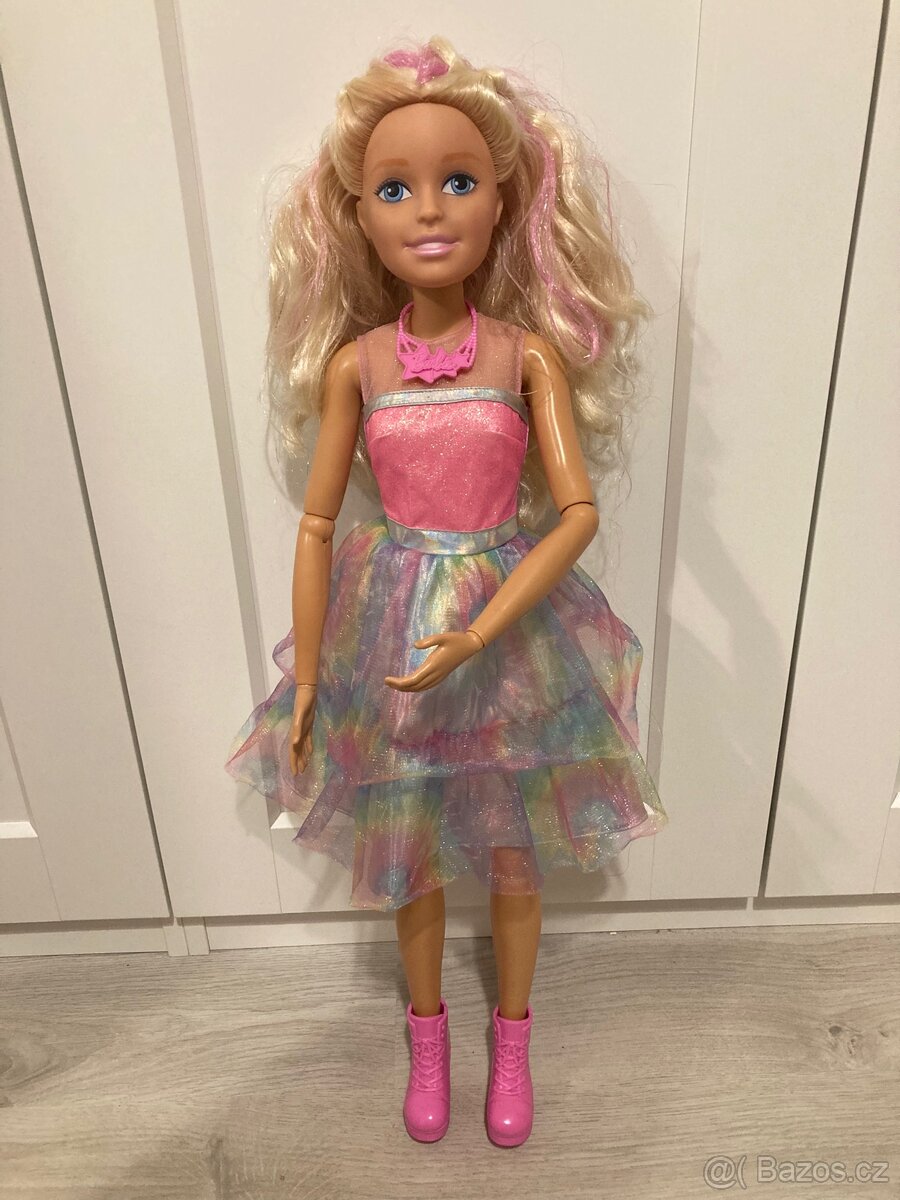 Barbie v módním barevném oblečku 70 cm vysoká