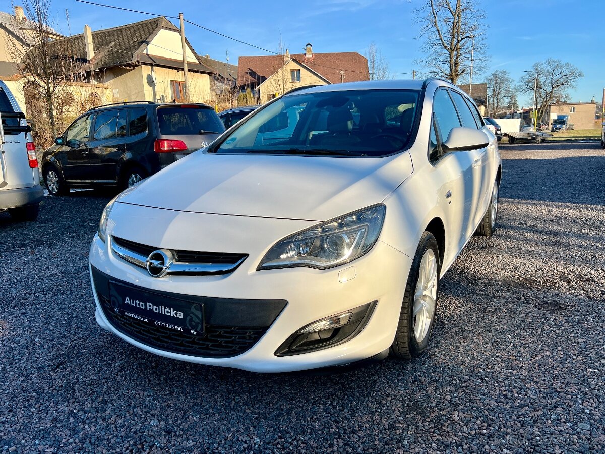 Opel Astra 1.6 CDTi 100 kW Xenon,Výhřevy,Stav