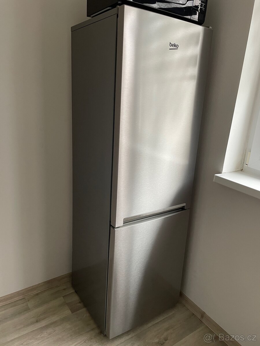 Lednice s mrazákem Beko RCSA270K20X